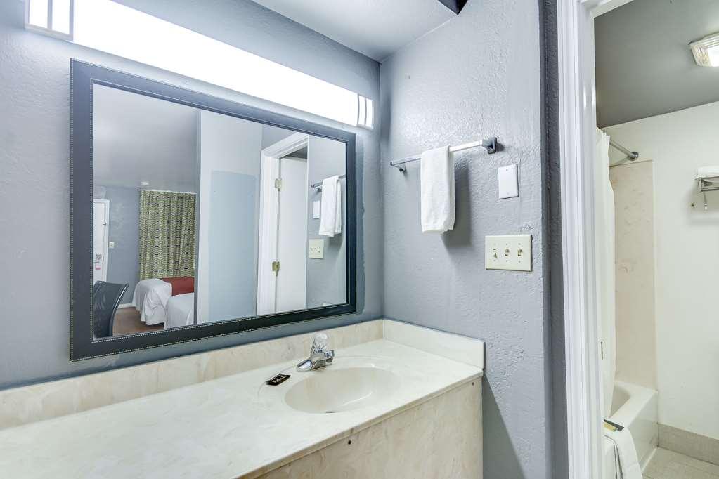 Knights Inn Берея Номер фото